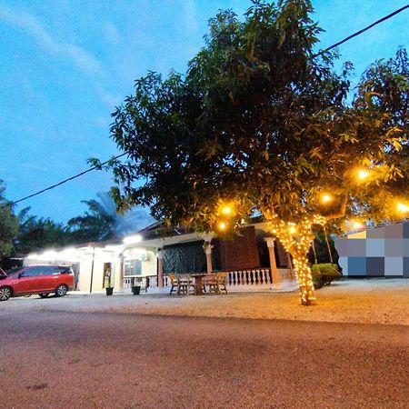 Basrie Villa "Mslim Only" - Mini Cinema , Private Pool , Wi-Fi , Netflix مُوار المظهر الخارجي الصورة