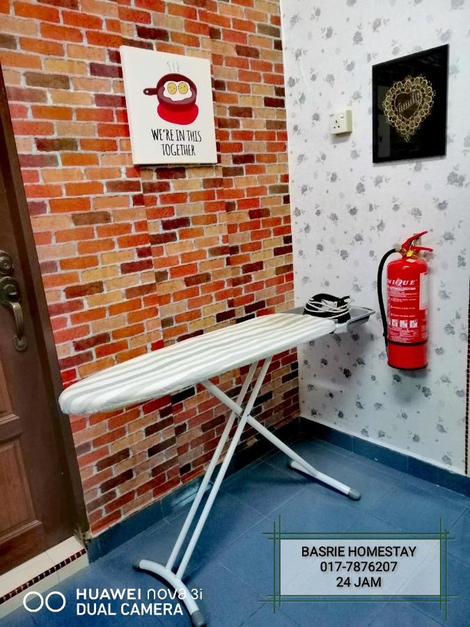 Basrie Villa "Mslim Only" - Mini Cinema , Private Pool , Wi-Fi , Netflix مُوار المظهر الخارجي الصورة