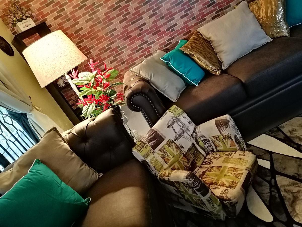 Basrie Villa "Mslim Only" - Mini Cinema , Private Pool , Wi-Fi , Netflix مُوار المظهر الخارجي الصورة